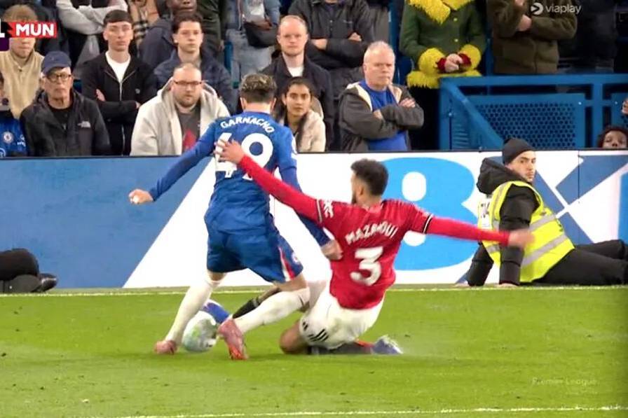 曼联庆幸4000万卖加纳乔，换来大场面先生！更衣室群嘲加纳乔其本人竟点赞